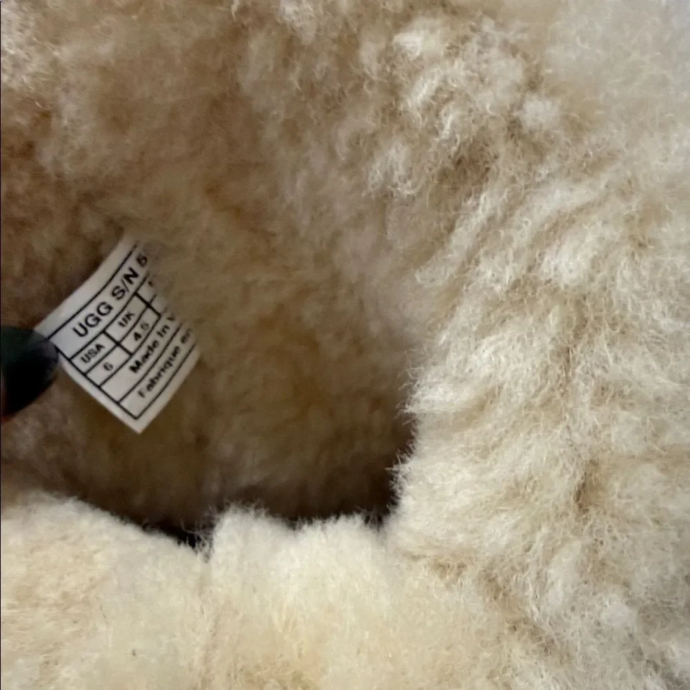 Cozy Brown Shearling UGG Boots - Great Condition Size 6 UGG's - Tan Winter Shoes